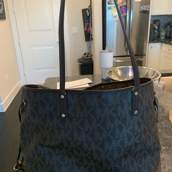 Large Michael Kors Tote - Picture 2 of 4